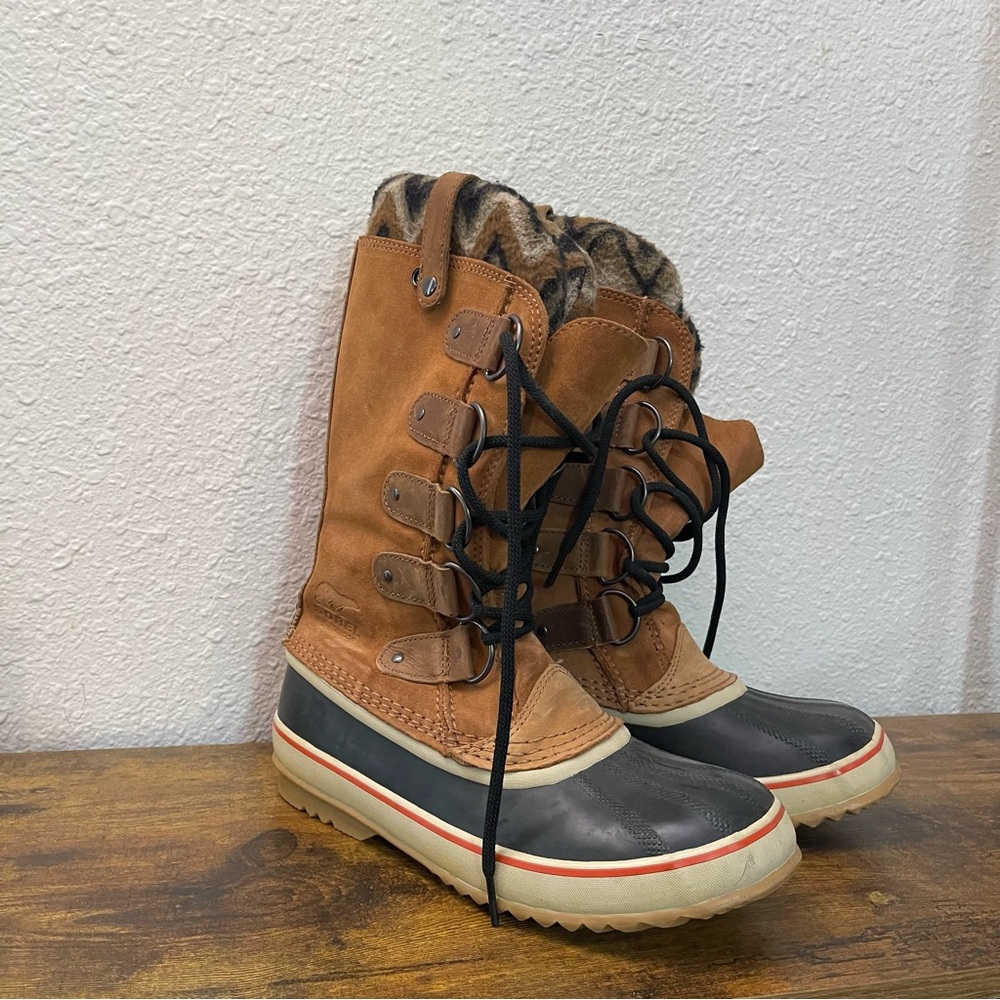 Sorel Tan Leather and Black Lace-Up Winter Boots